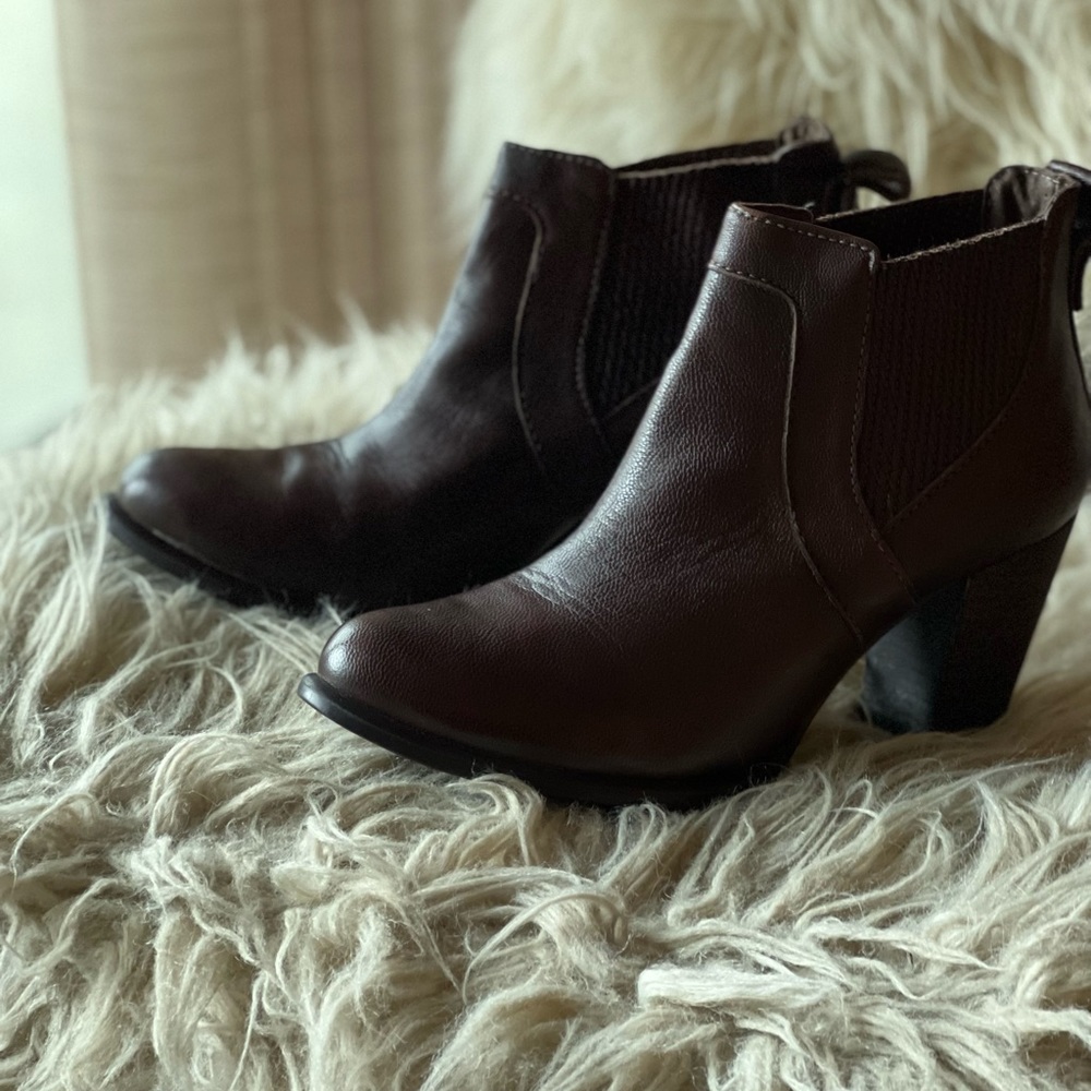 Womens, size 8 USA, Booties, Ugg, Brown